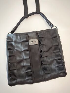 Harveys Black Lola Seatbelt Bag